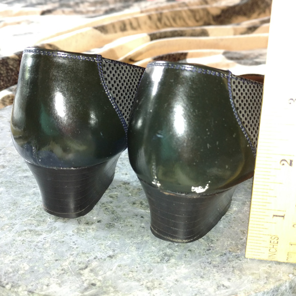 Vintage Salvatore Ferragamo Black Textured Low Heel 7AA - Picture 3 of 7